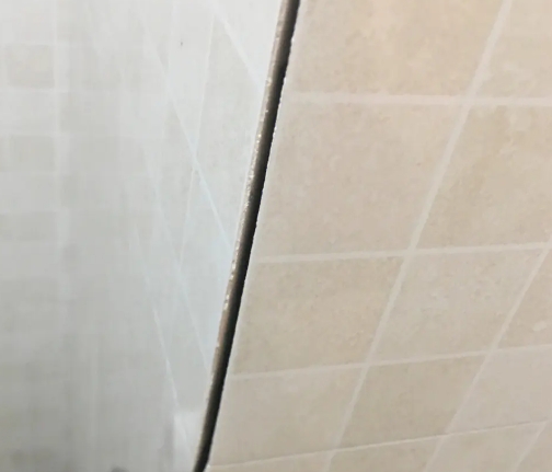 鱼峰瓷砖空鼓维修公司分享阳台瓷砖脱落的修复过程可以分为以下几个步骤