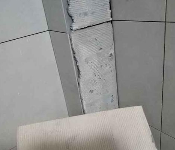 鱼峰瓷砖空鼓维修公司分享下厨房瓷砖脱落的补救措施。